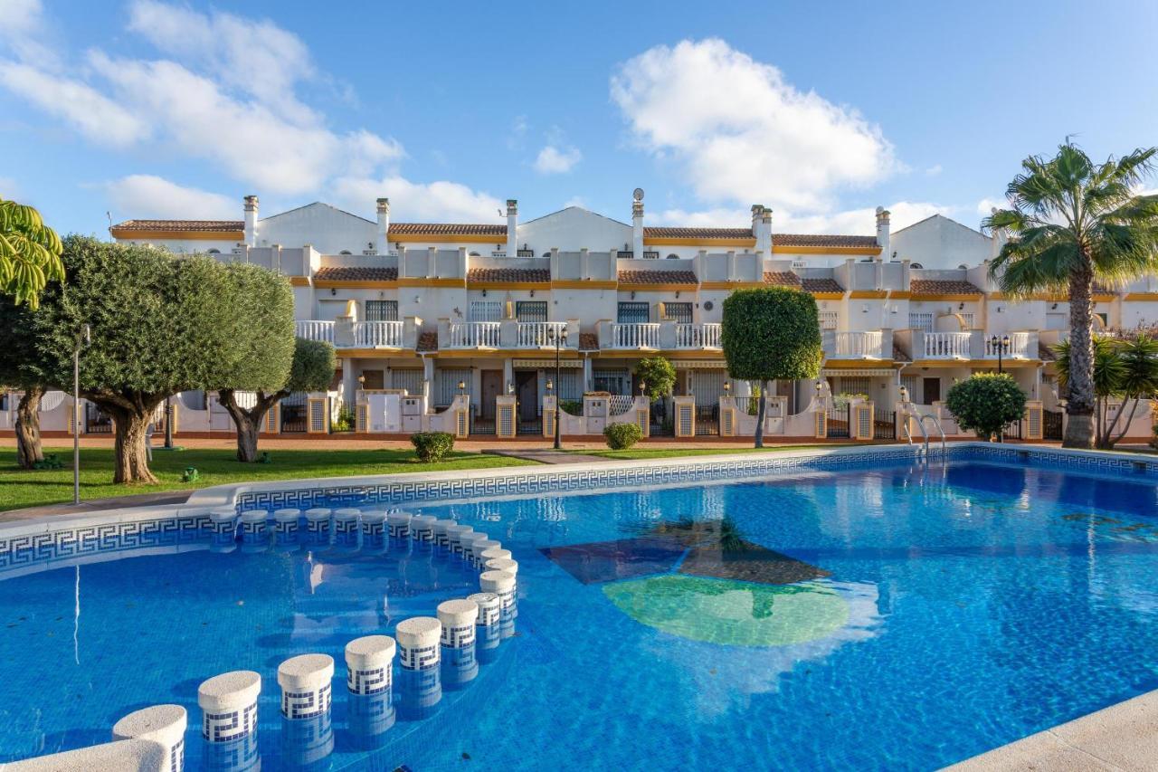 הוילה אוריהואלה Pool-Side Townhouse In Cabo Roig מראה חיצוני תמונה