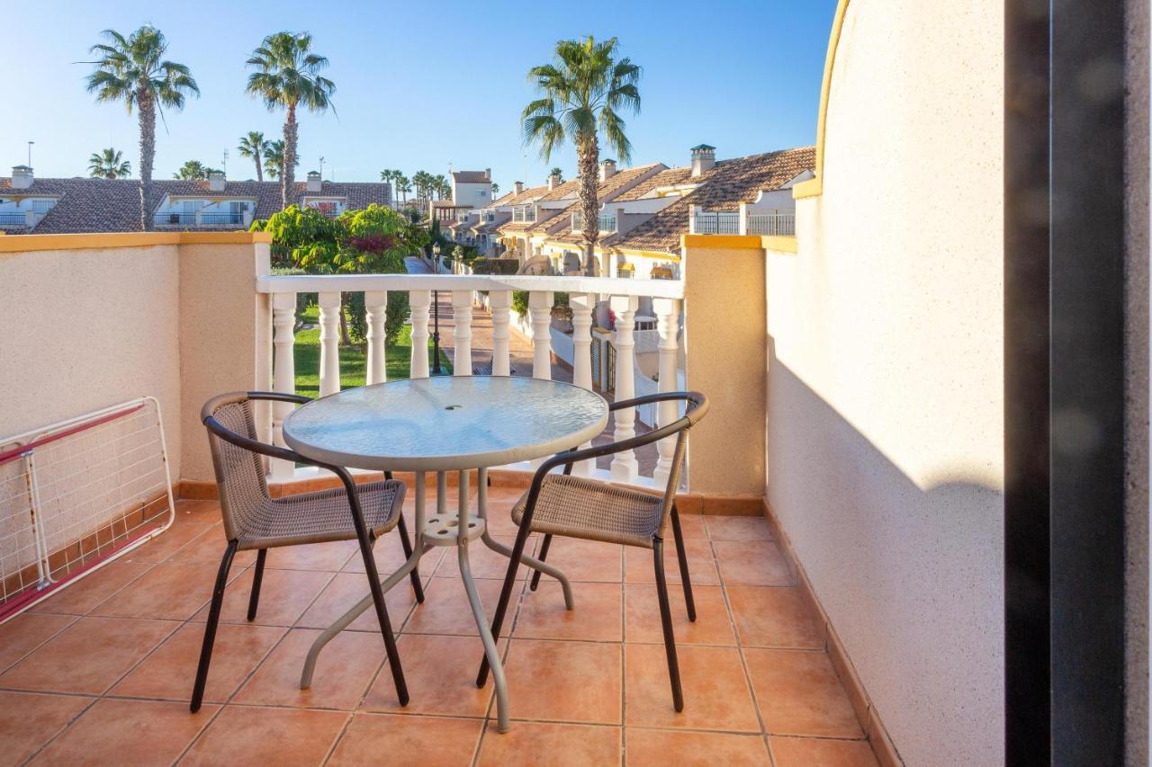 הוילה אוריהואלה Pool-Side Townhouse In Cabo Roig מראה חיצוני תמונה