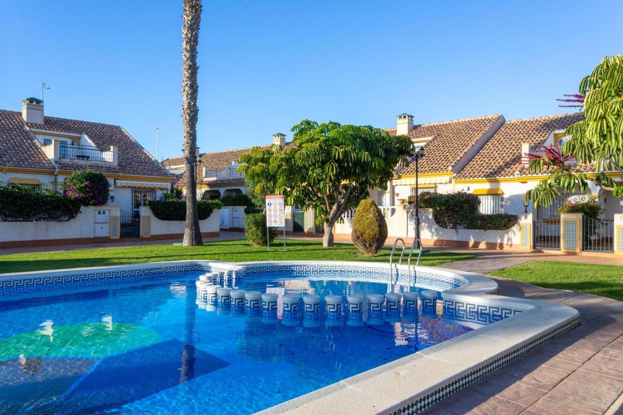 הוילה אוריהואלה Pool-Side Townhouse In Cabo Roig מראה חיצוני תמונה