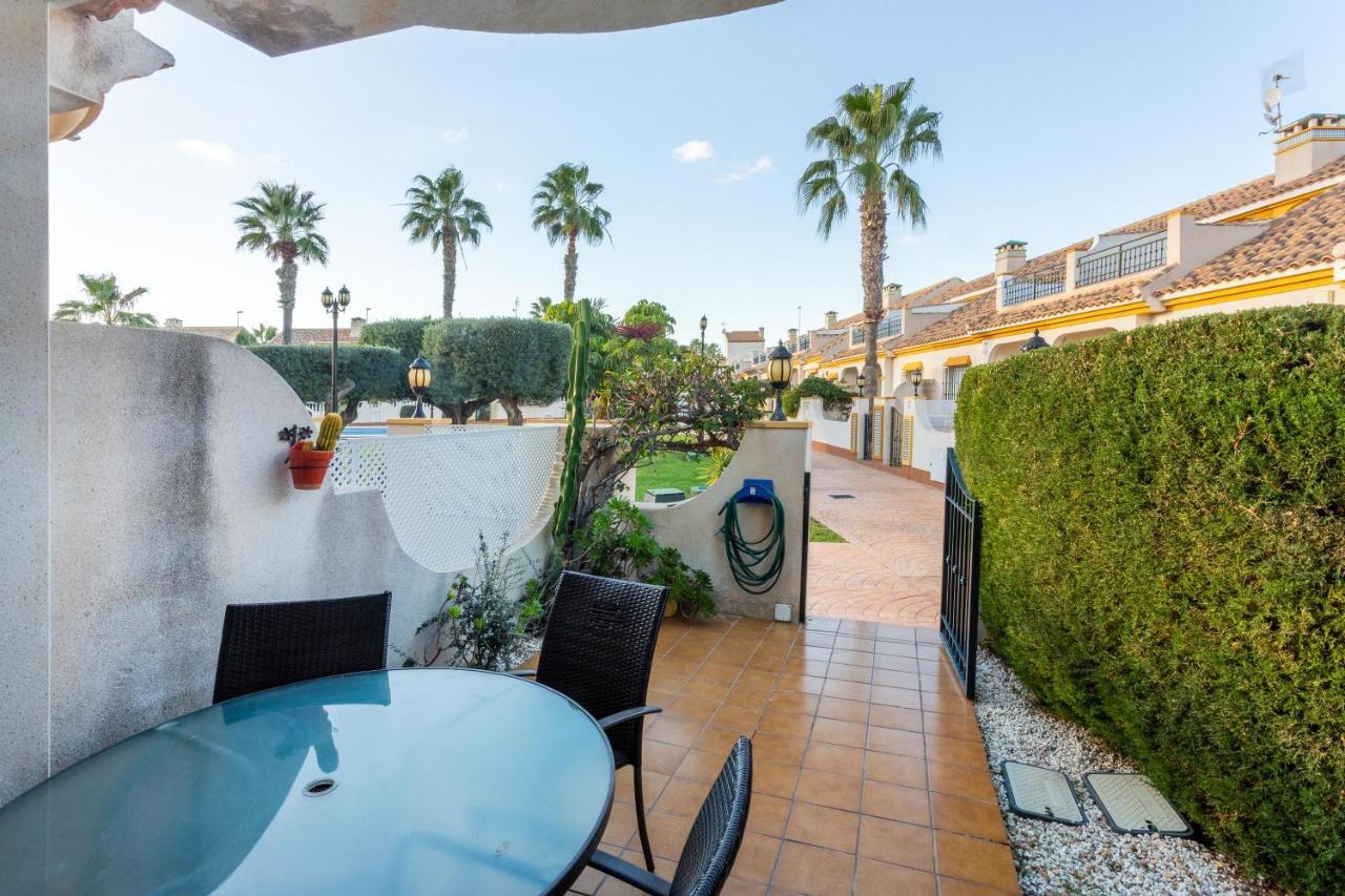 הוילה אוריהואלה Pool-Side Townhouse In Cabo Roig מראה חיצוני תמונה