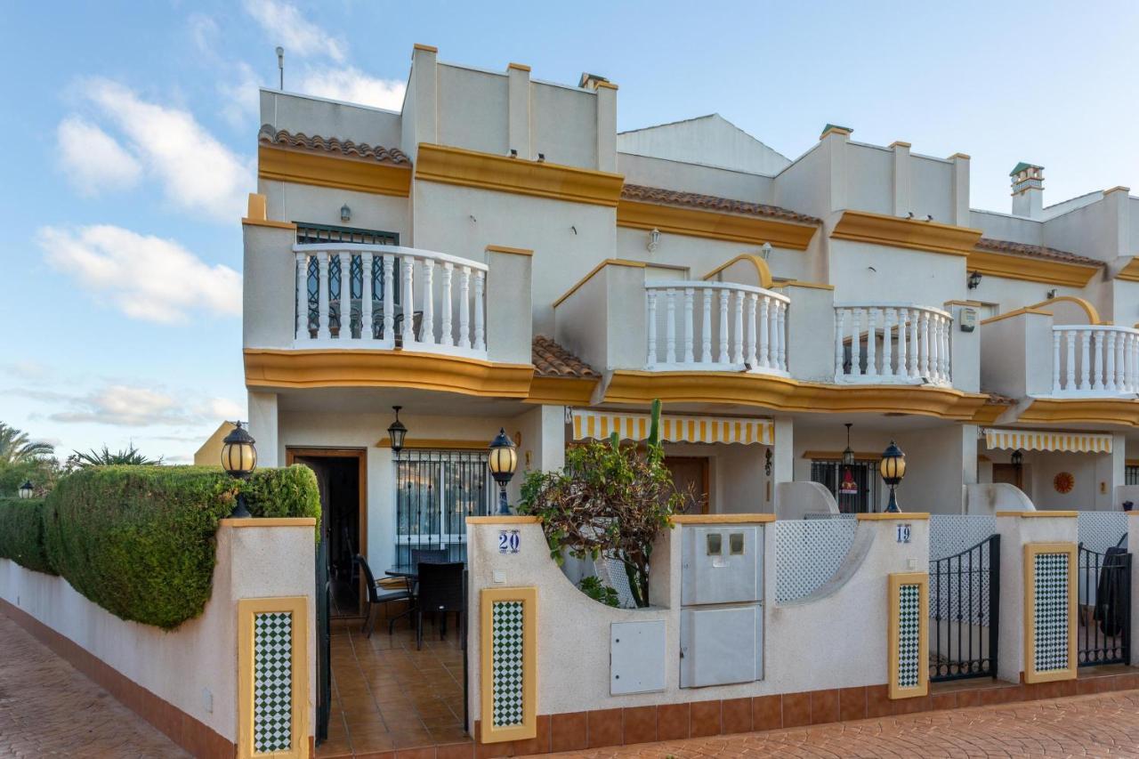הוילה אוריהואלה Pool-Side Townhouse In Cabo Roig מראה חיצוני תמונה